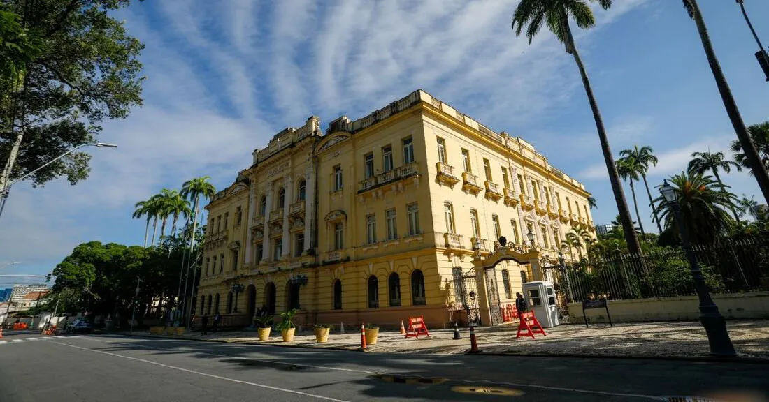 Governo de Pernambuco abre concurso unificado com oportunidades para níveis médio e superior.