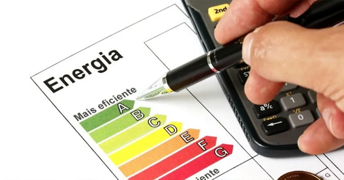 Especialistas reforçam a importância de escolher aparelhos com maior eficiência energética para garantir economia na conta de luz ao longo do ano.