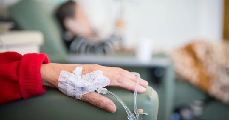 Pacientes com câncer têm direitos garantidos por lei, como isenção de impostos, saque do FGTS e prioridade em serviços de saúde e órgãos públicos.