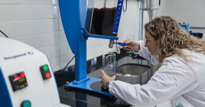 A Fapespa também apoia o Laboratório de Biossoluções e Bioplásticos da Amazônia (Laba) na UFPA, que investiga novos materiais e alternativas tecnológicas para desenvolvimento sustentável da região.