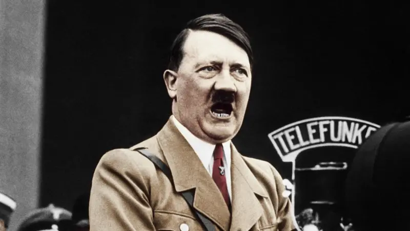 Imagem ilustrativa da notícia: Documentário aponta síndrome que explicaria micropênis de Hitler