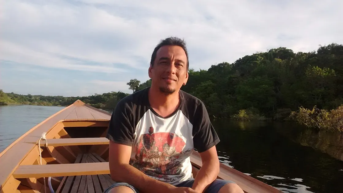 Romahs Mascarenhas, cartunista e roteirista parintinense, superou o isolamento geográfico do Norte e se tornou peça-chave nos Estúdios Maurício de Souza, sendo indicado aos prêmios HQ Mix e Jabuti.