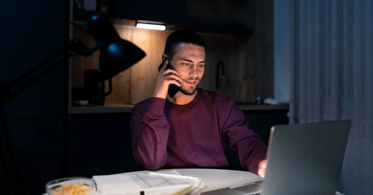Empresas em todo o Brasil estão com vagas abertas para trabalho remoto noturno, com oportunidades de meio período e salários que ultrapassam os R$9 mil.