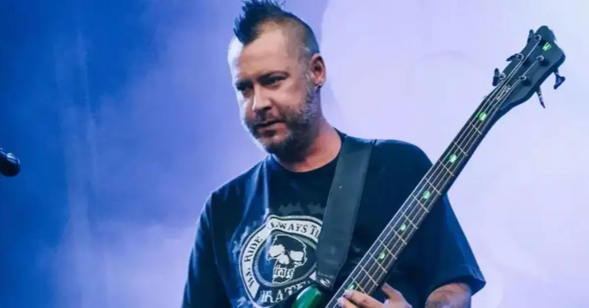 Sam Rivers integrou o Limp Bizkit desde a fundação da banda, em 1994, e foi um dos responsáveis por consolidar o nu metal como fenômeno global nos anos 1990 e 2000.