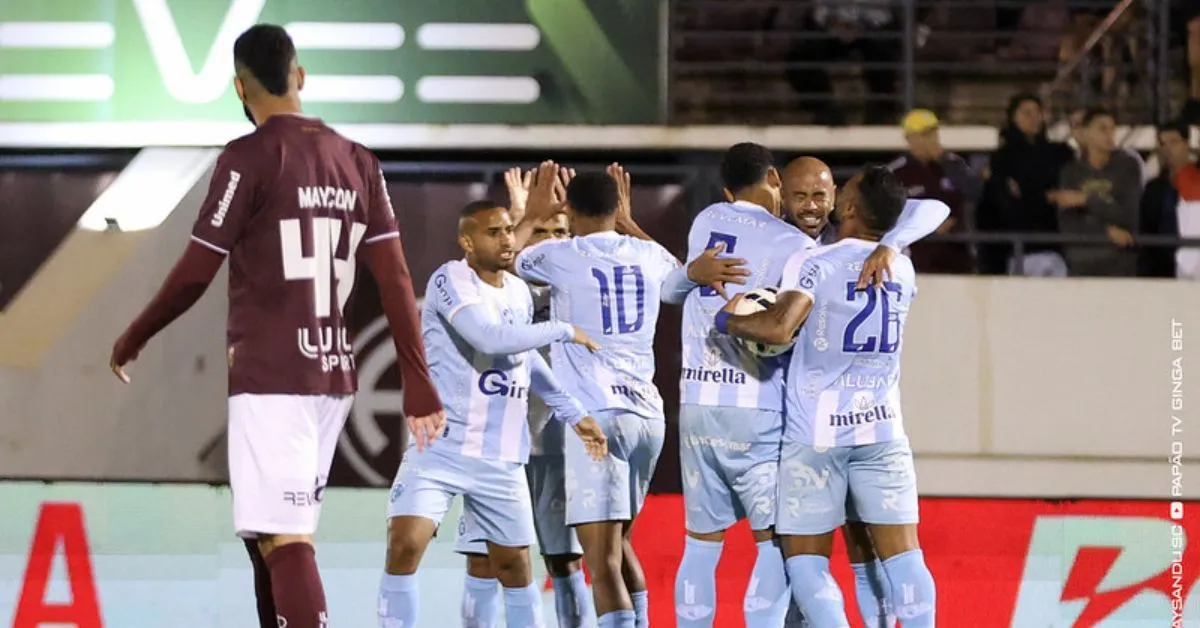 Paysandu enfrenta crise na Série B e luta contra rebaixamento após empate com a Ferroviária