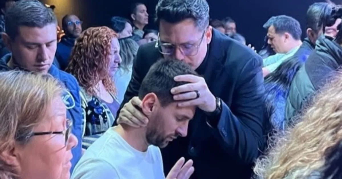 Messi em Igreja Colombiana: A Criativa Brincadeira com Inteligência Artificial que Viralizou