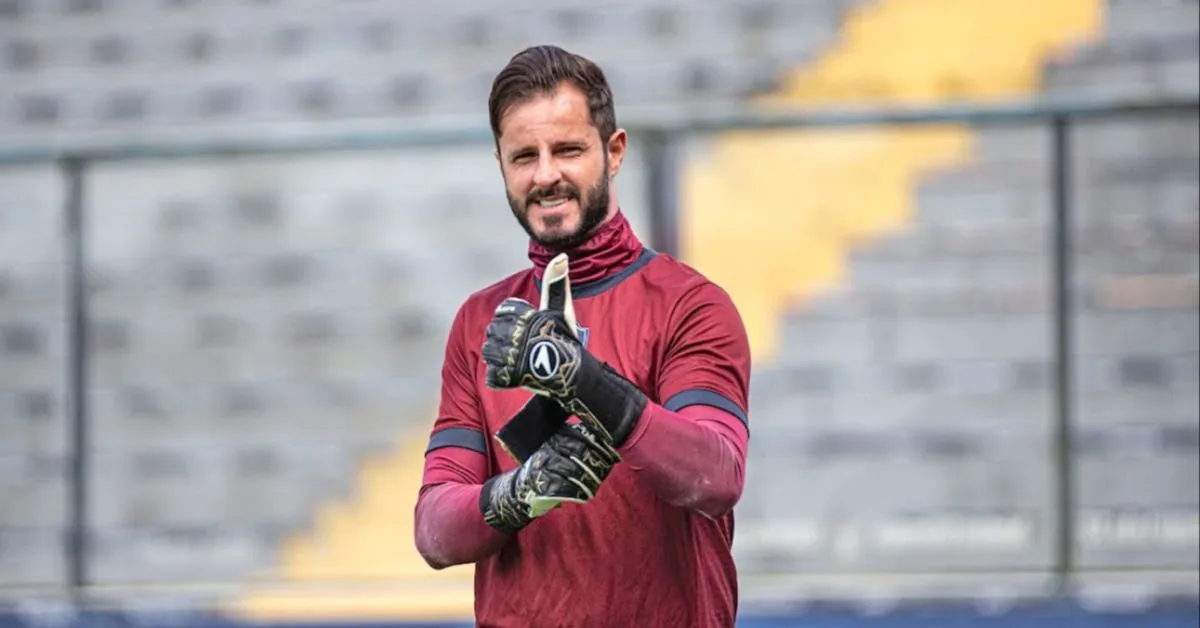 Goleiro Marcelo Rangel surpreende e volta a treinar com bola no Remo após lesão