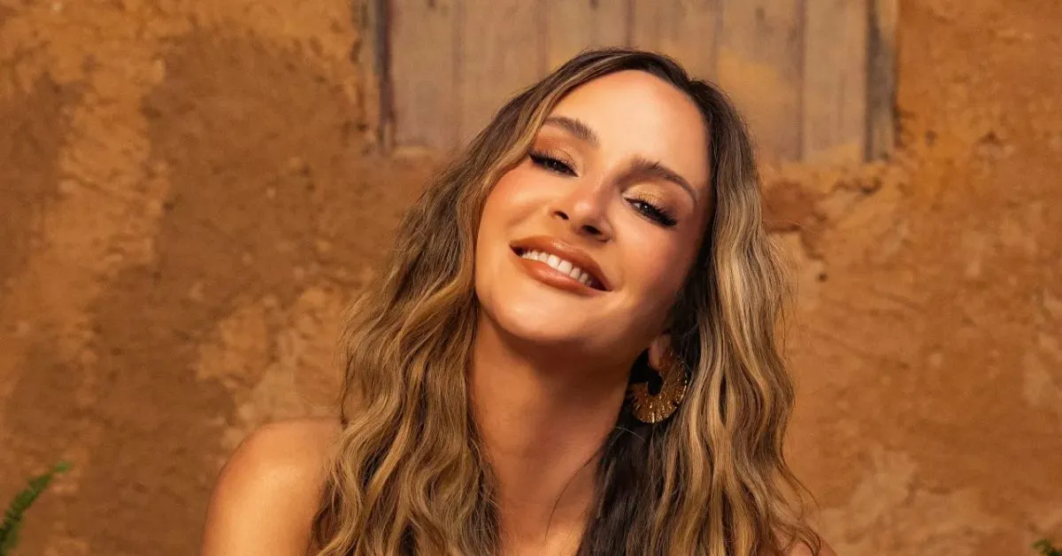 Com o lançamento de um novo álbum, a cantora tenta superar a repercussão negativa e reconstruir sua imagem.