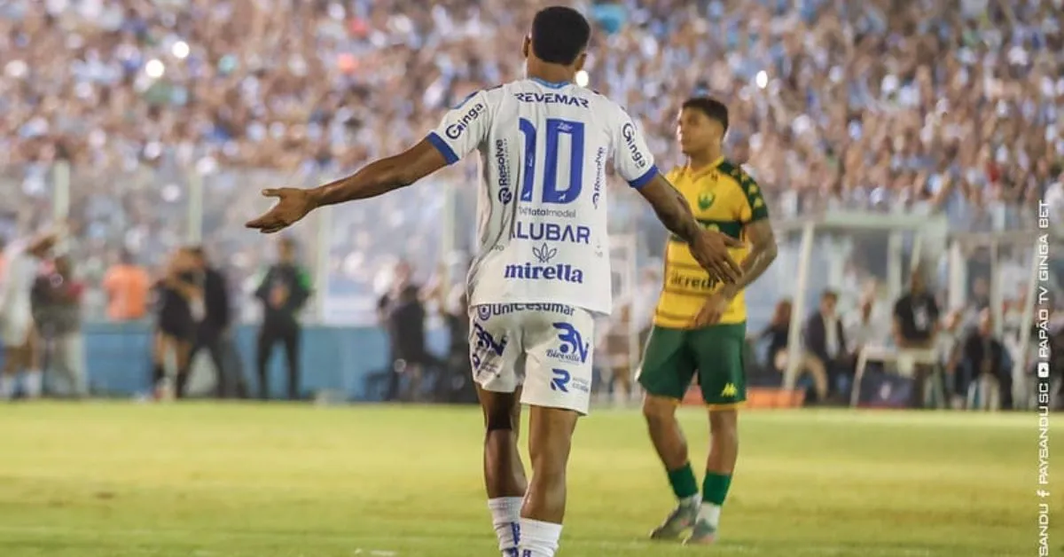 Maurício Garcez brilha no Paysandu e atrai interesse internacional, mas futuro no Avaí é incerto