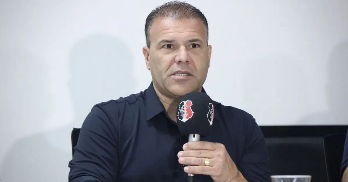 Paysandu busca novo executivo de futebol após saída de Carlos Frontini. Harlei Menezes, ídolo do Goiás, é um dos nomes avaliados pela diretoria.