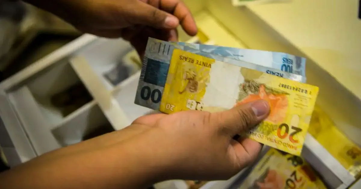 o dinheiro disponível para pagamento soma R$ 156,5 milhões.