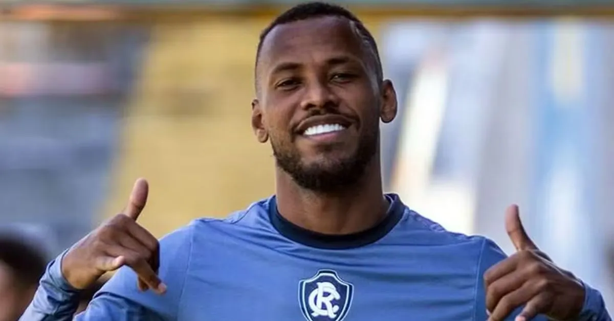 Pedro Costa se defende de rumores após ausência em derrota do Remo para o Avaí