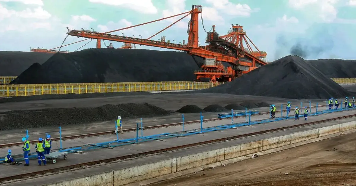 Em evento paralelo à COP30, a bióloga Gabriela Santos, do Instituto Internacional Arayara, cobrou duas ações urgentes do presidente Lula da Silva para evitar um retrocesso na política energética: o veto à MP que estende a operação de usinas a carvão até 2040.