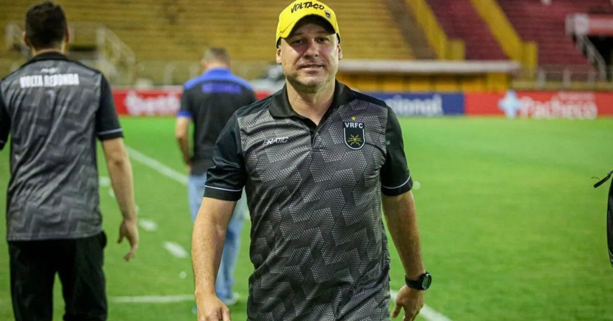 Paysandu se reestrutura e busca novo treinador para planejar 2026 após rebaixamento