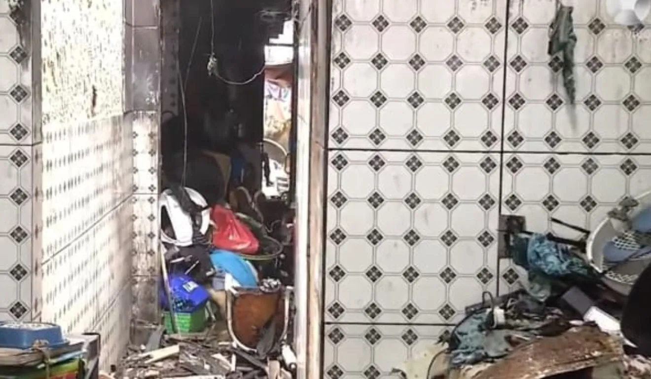 Incêndio teria começado por volta das 12h, segundo moradores da área.