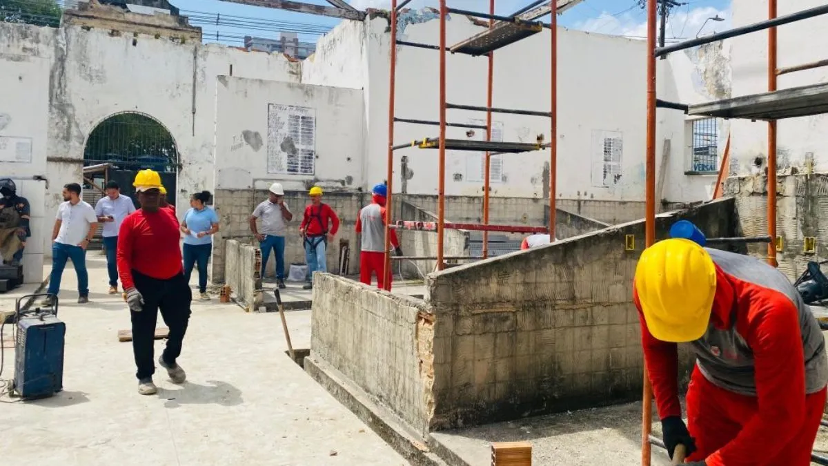 A entrega do espaço traz ainda mais benefícios aos moradores do bairro, que recentemente foram contemplados com o Complexo da Pedreira e assegura que feirantes e moradores locais tenham ainda mais segurança e conforto, além de estimular o comércio local.