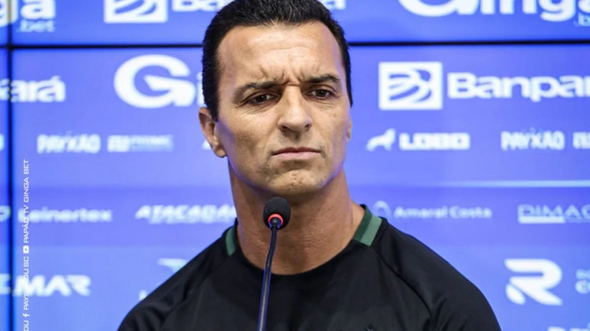 Futuro de Rossi no Paysandu depende de decisões da diretoria, afirma técnico Júnior Rocha