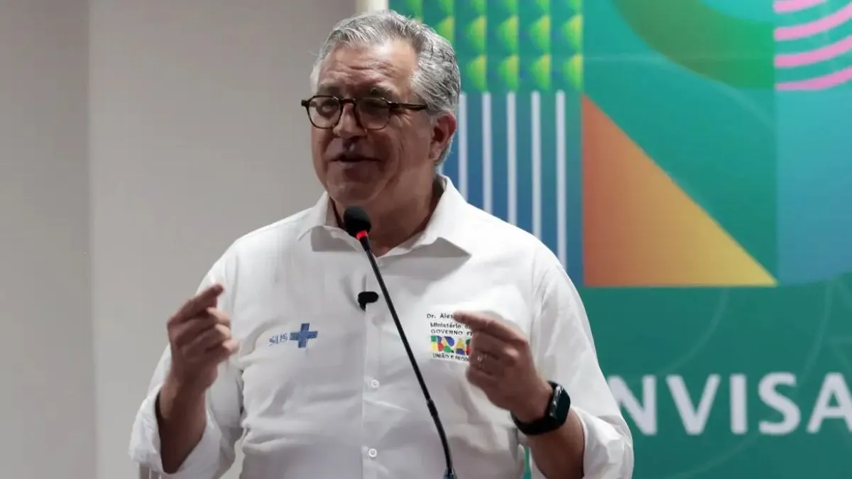 Alexandre Padilha, ministro da saúde, assinará um termo para atendimento à indígenas da etnia Zo'é.