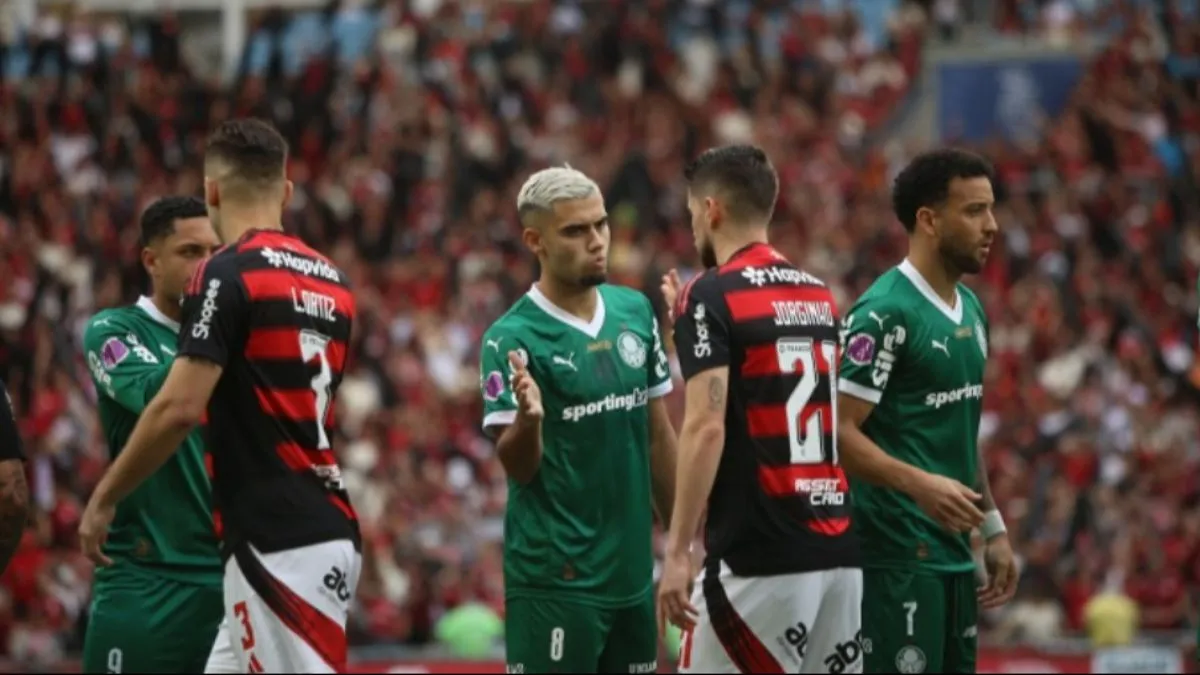Flamengo e Palmeiras buscam vitória na Libertadores neste sábado (29).