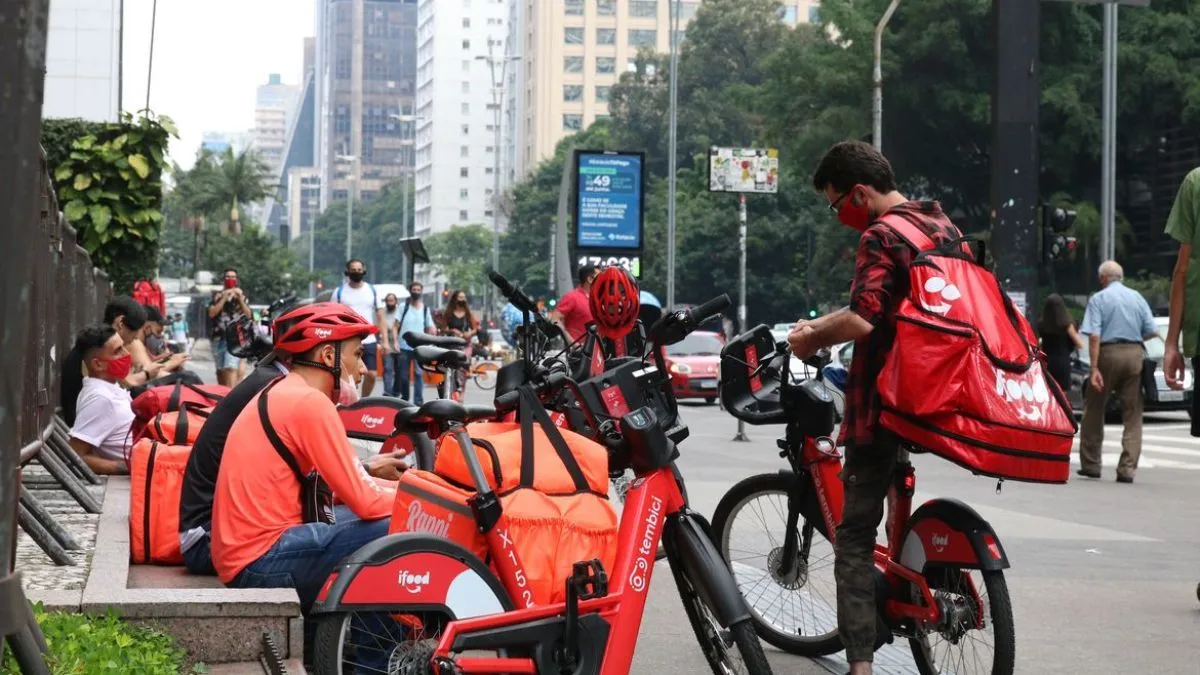 De acordo com a portaria, o grupo terá a missão de “formular propostas para a promoção e garantia do trabalho decente” aos trabalhadores de plataformas digitais.