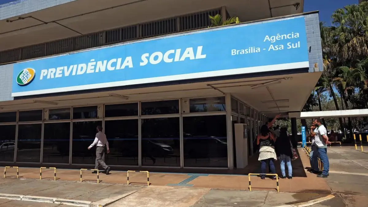 Entre as principais alterações está o avanço da idade mínima para quem opta pela aposentadoria por idade dentro das regras de transição.