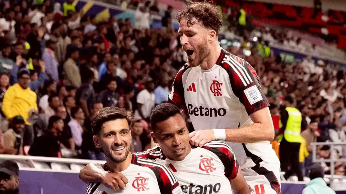 Jogadores do Flamengo comemoram gol pela Copa Intercontinental