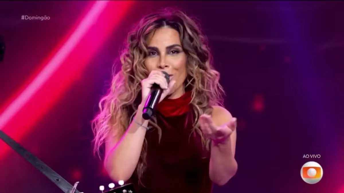 Apresentação deste domingo (30) foi marcada por sensualidade e artista recebeu elogios nas redes sociais.