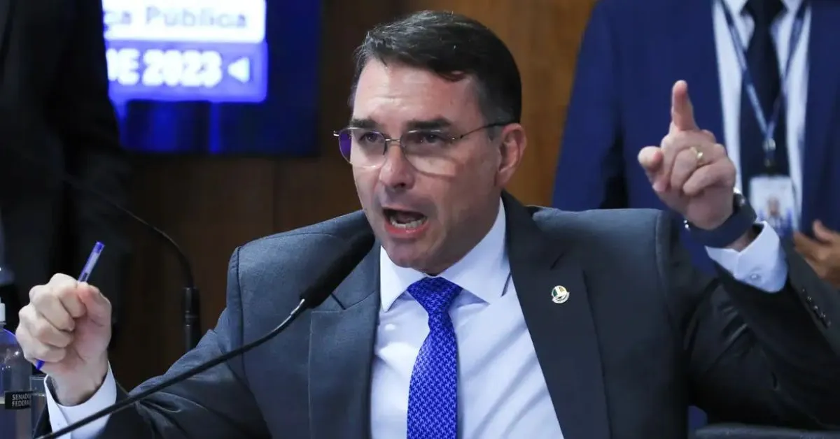 Flávio Bolsonaro também apoia intervenção americana
