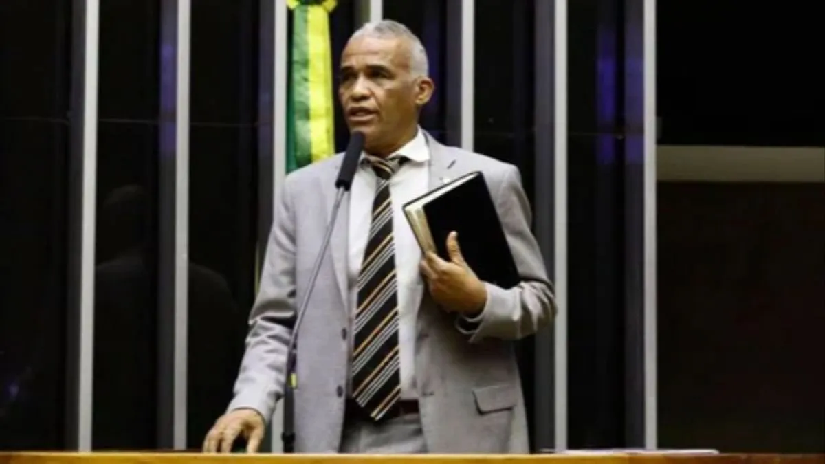 Deputado Pastor Sargento Isidório se declara como "ex-gay".
