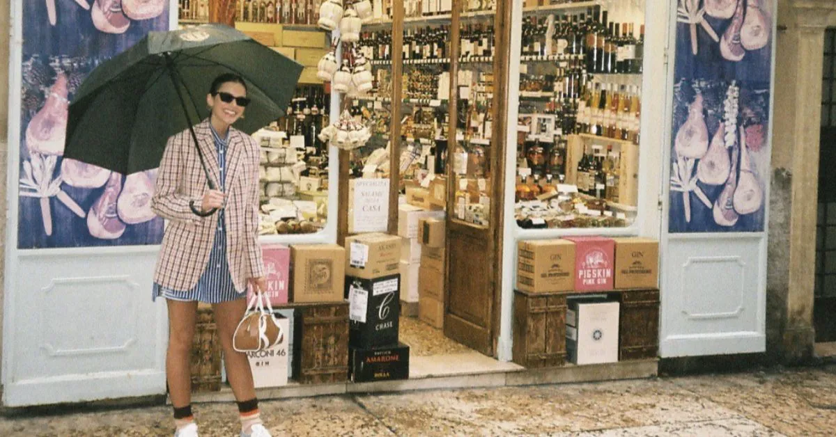 Bruna Marquezine divide a guarda dos cães Chihiro e Haku