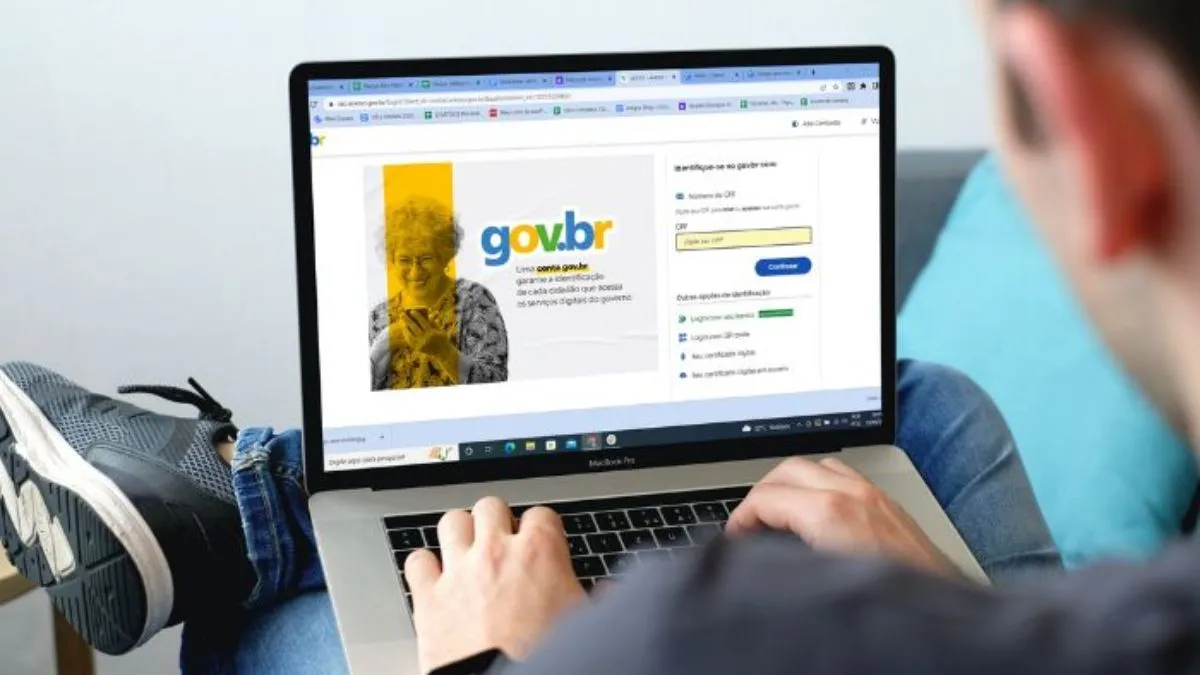 A vaga na GOVBR é no regime CLT e remota