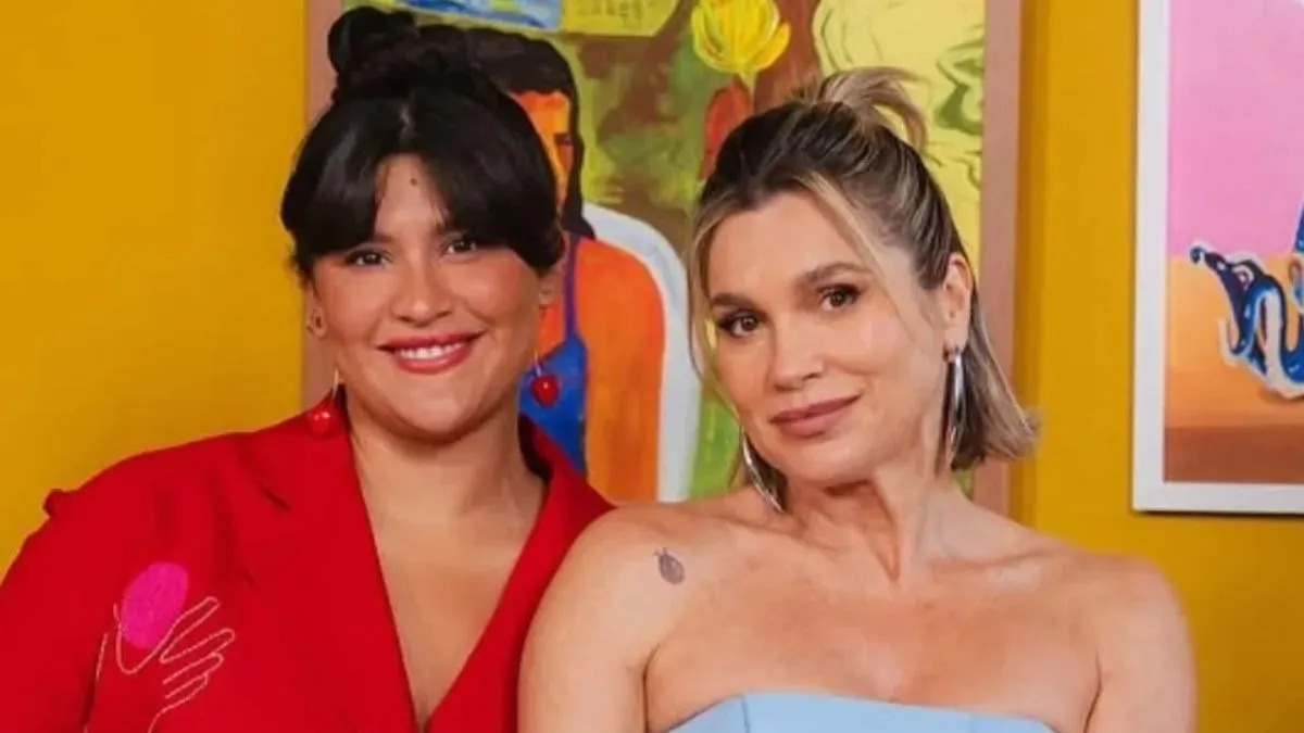 Segundo ela (a esquerda), o tapa veio depois de meses de comentários sobre sua roupa, aparência e escolhas, sempre carregados de cobrança e vigilância.