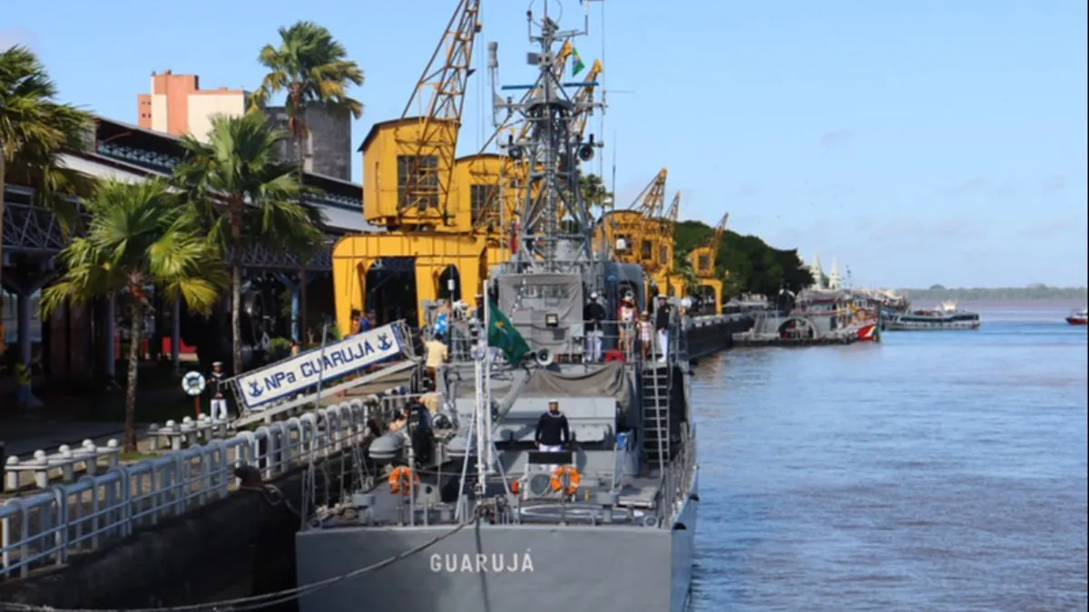 A visitação é aberta ao público de todas as idades e proporciona uma imersão no universo naval.