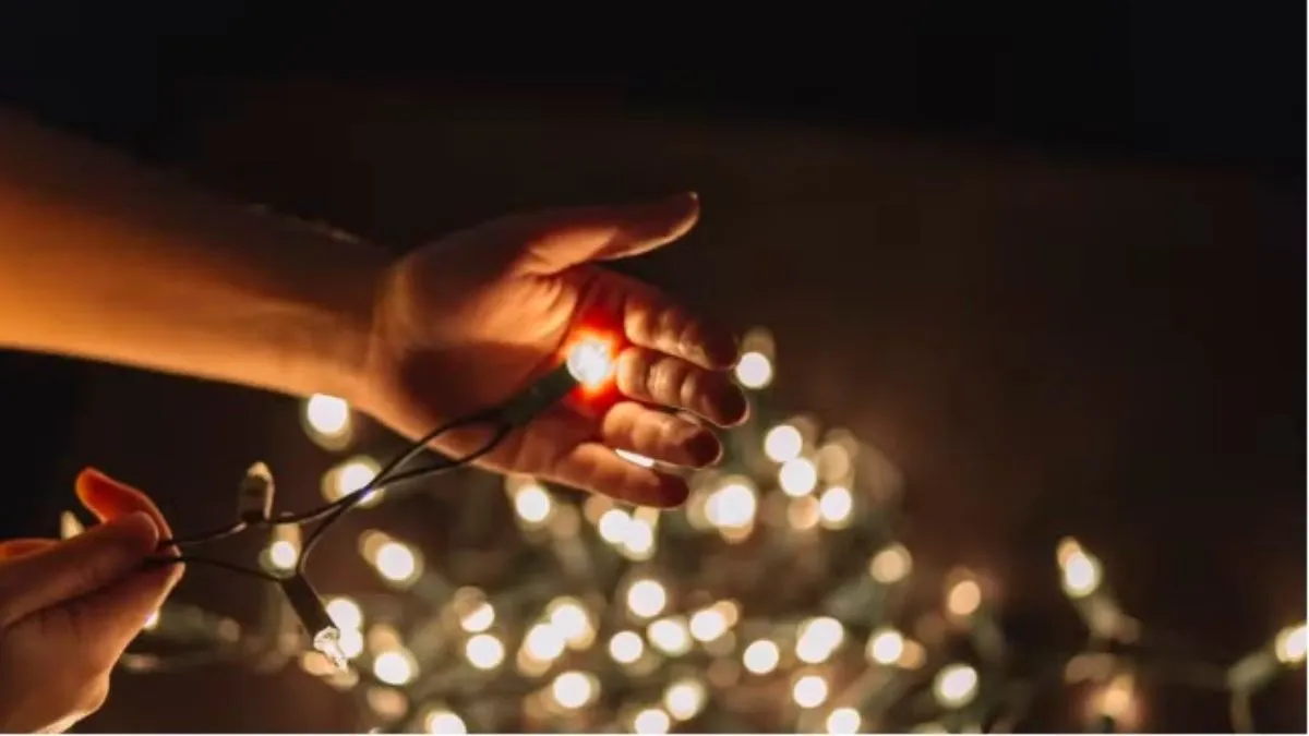 Luzes de Natal podem causar riscos, que podem ser evitados com cuidados na instalação.