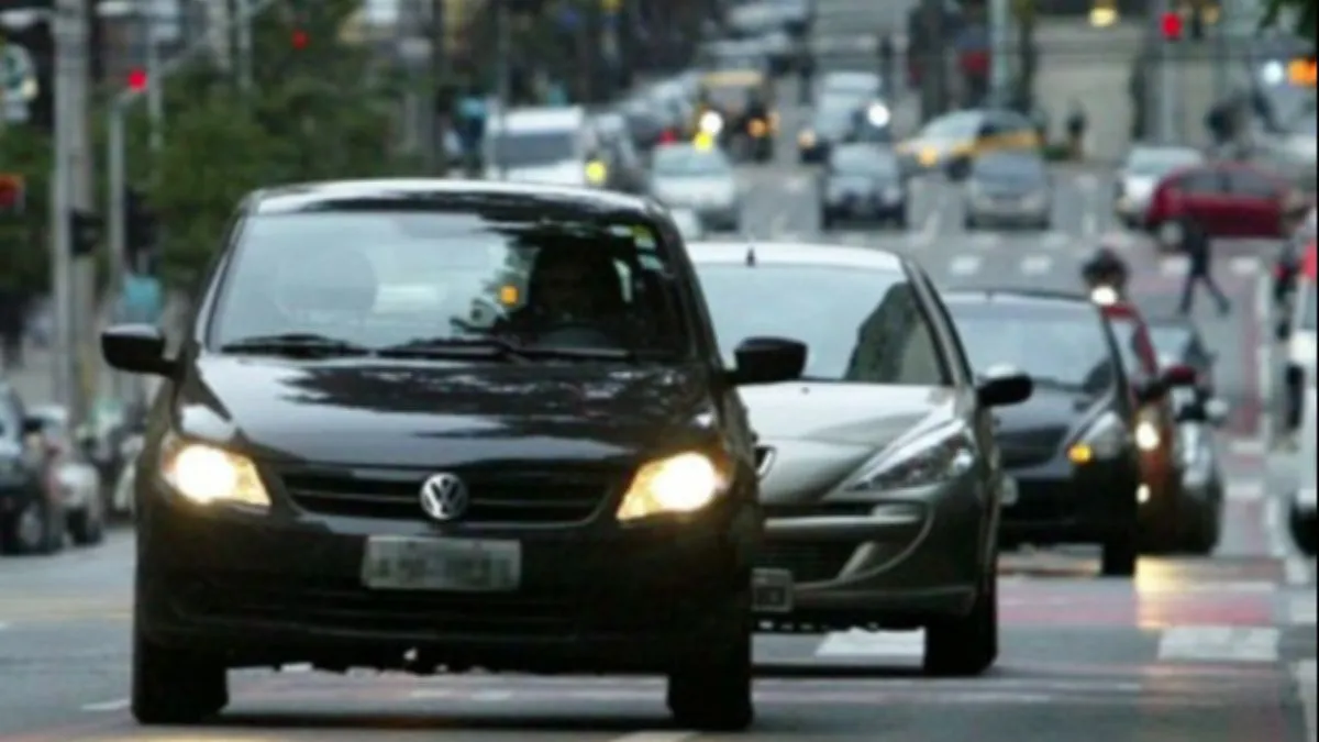 Lei sobre faróis de automóveis de novo em pauta