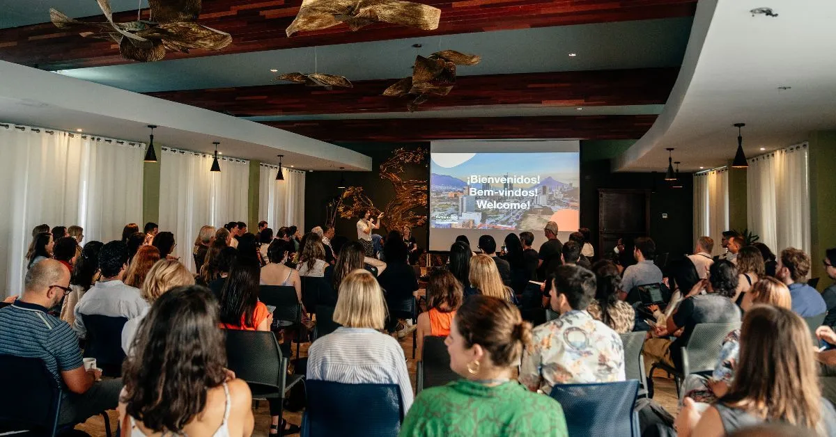O Sistema B Brasil faz parte de um movimento global de líderes que estão repensando o modelo econômico por meio de três premissas fundamentais: inclusão, equidade e regeneração. A proposta é gerar impacto positivo social e ambiental.