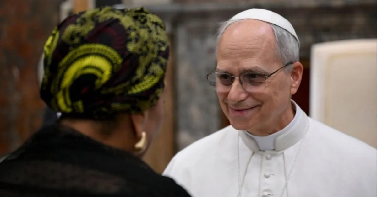 Papa Leão XIV reafirma compromisso com uma maior inclusão das pessoas LGBTQ+ na Igreja Católica.