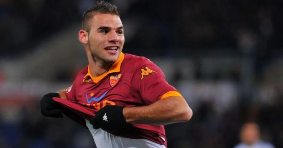Clube do Remo se prepara para anunciar contratação do meia grego Panagiotis Tachtsidis antes do fechamento da janela de transferências