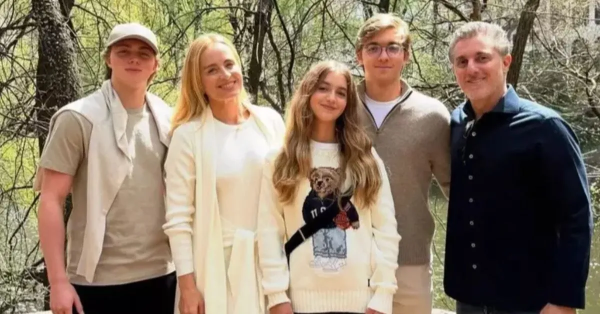 Angélica e Luciano Huck com os filhos Joaquim, Benício e Eva em momento especial em família.