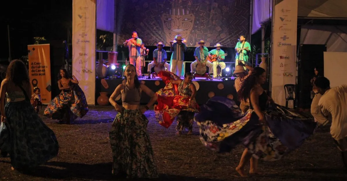 Mestre ceramista molda o barro e compartilha saberes ancestrais no Fest.Ce Marajó, que acontece entre os dias 05 e 07 de setembro em Soure, no Marajó, celebrando a arte marajoara e o ritmo carimbó.