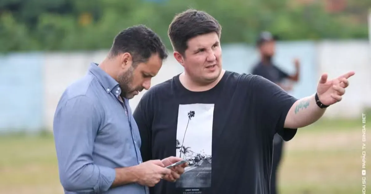 A dupla formada por Carlos Frontini (esquerda) e Kauê Azevedo (direita) foi responsável por reformular o plantel do Paysandu e agora está focada em um novo treinador.