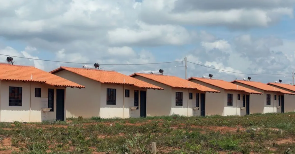 Com a finalidade de oferecer moradia digna a milhares de brasileiros, o Minha Casa Minha Vida Rural é uma extensão do Programa Minha Casa, Minha Vida, criado especialmente a quem reside em áreas rurais do país