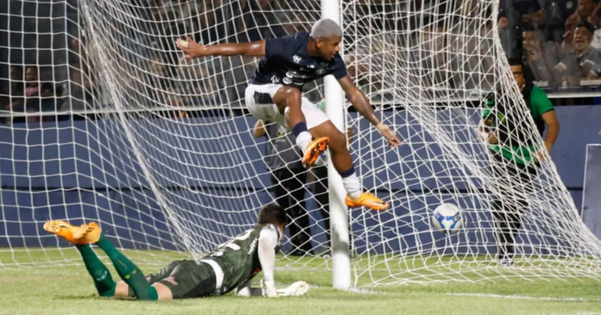 Jaderson marcou o gol da vitória do Remo diante do Ferroviário-CE, no último jogo com torcida no Baenão