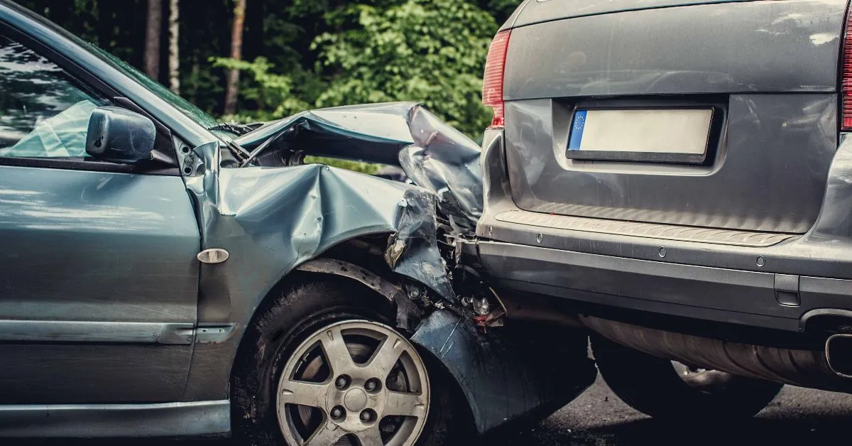 Alguns detalhes são essenciais para reconhecer sinais de danos em carros usados antes de fechar negócio.
