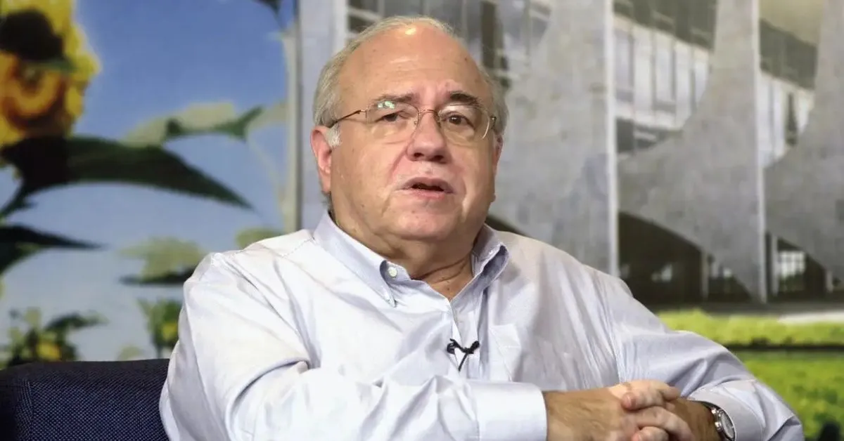 Luís Fernando Veríssimo fez história na Literatura e no Jornalismo com textos recheados de humor e ironia fina.