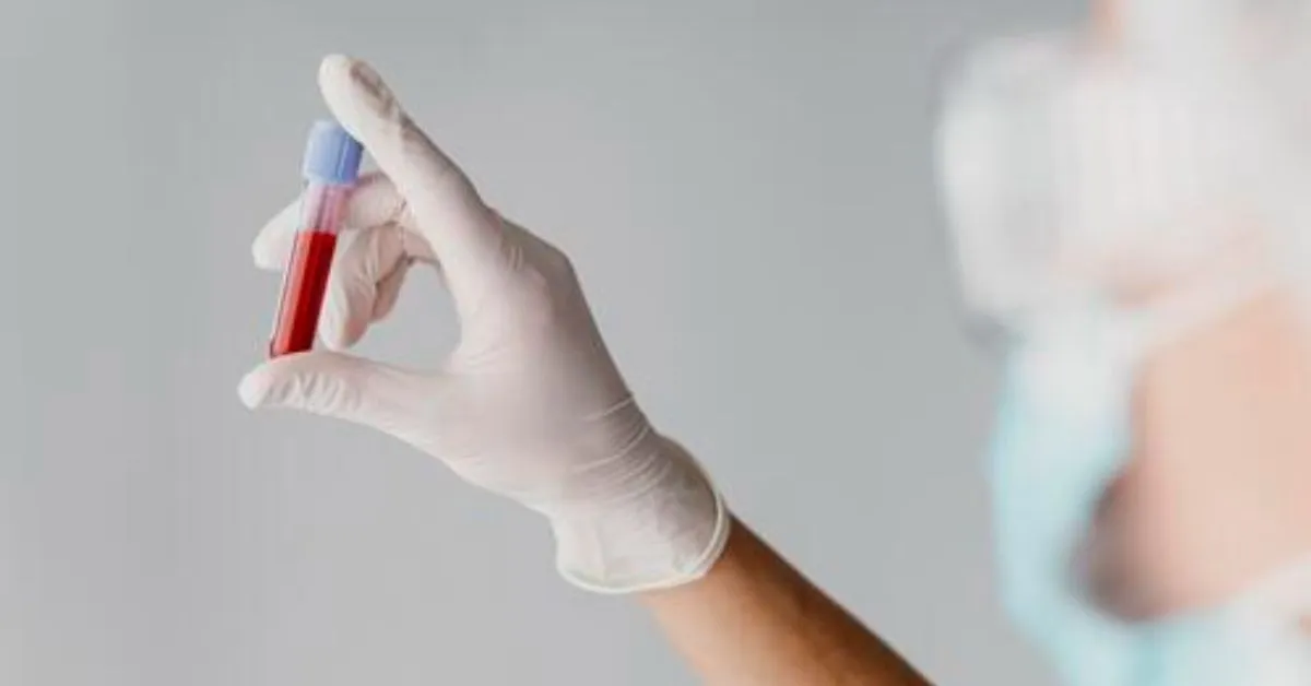 Após uso de medicamentos durante 48 semanas, o tratamento foi interrompido para verificar se o vírus retornaria ao organismo.
