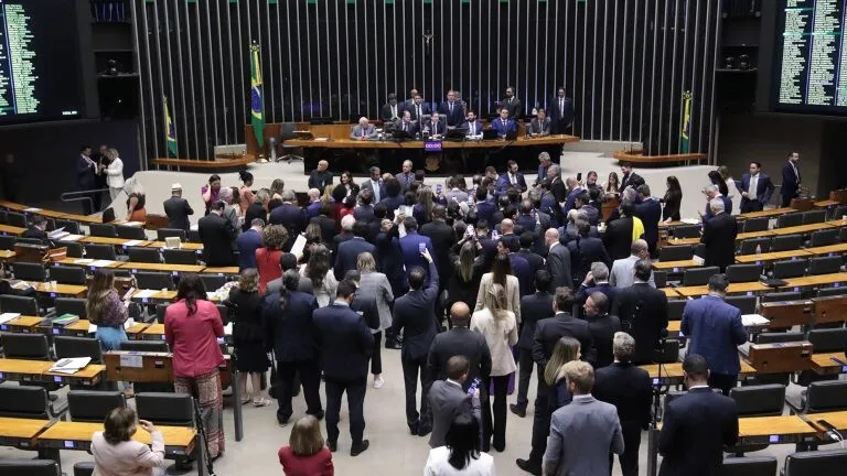 7 deputados do Pará votaram a favor e 6 contra.