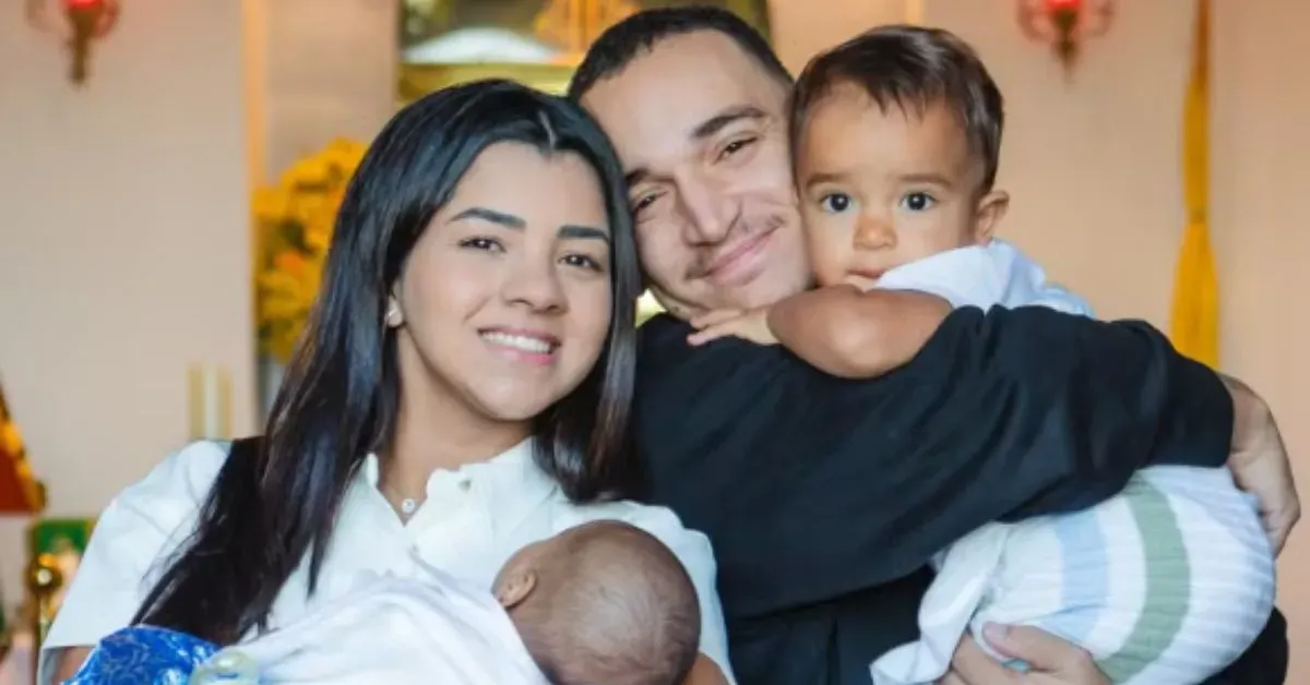 Durante a cerimônia, o cantor e a influenciadora aproveitaram para reafirmar os votos de casamento.
