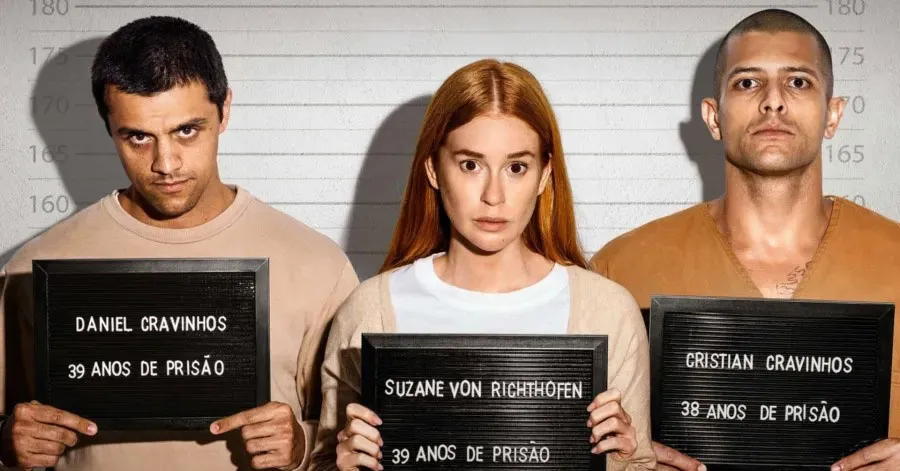 Daniel Cravinhos (Felipe Simas), Suzane von Richthofen (Marina Ruy Barbosa) e Christian Cravinhos (Kelner Macêdo) em cena da série Tremembé, que mostra a rotina dos internos do presídio mais famoso do Brasil.