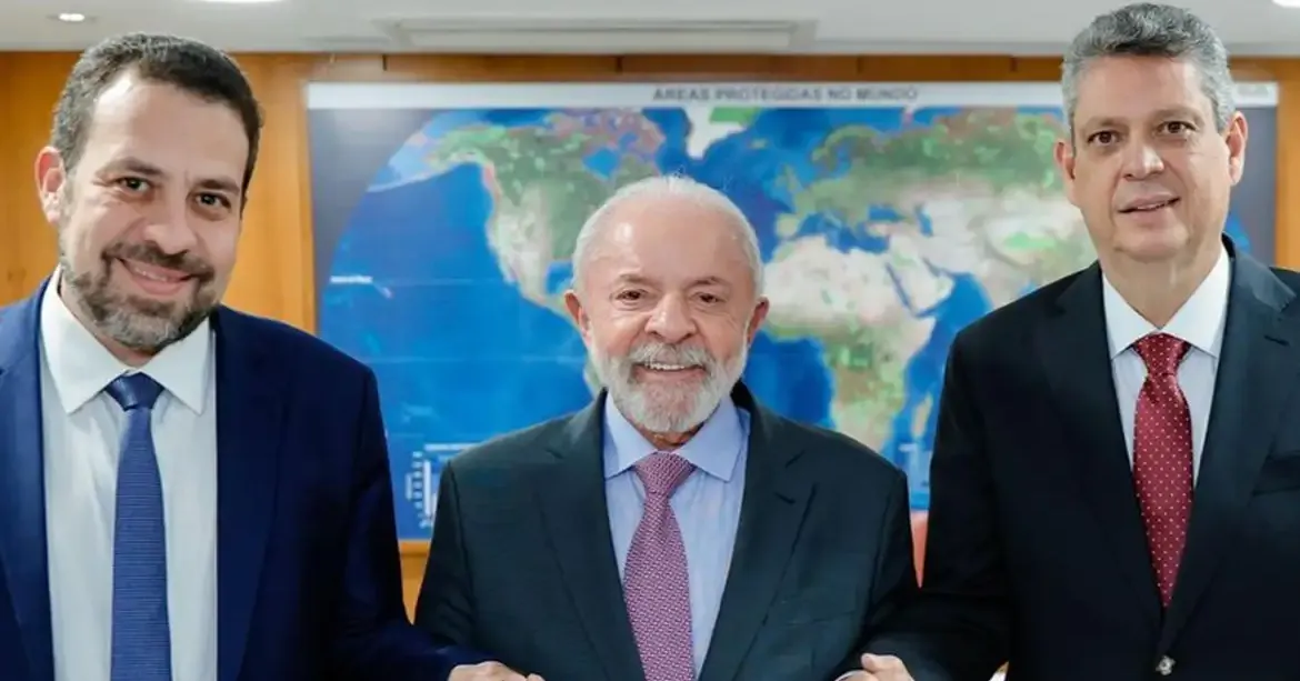 Com a mudança anunciada por Lula, Boulos se torna o segundo ministro do PSOL. Além dele, é ministra Sônia Guajajara (Povos Indígenas), deputada federal licenciada pela sigla.